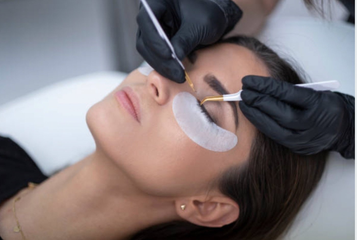 Pose d’extensions de cils à la pince